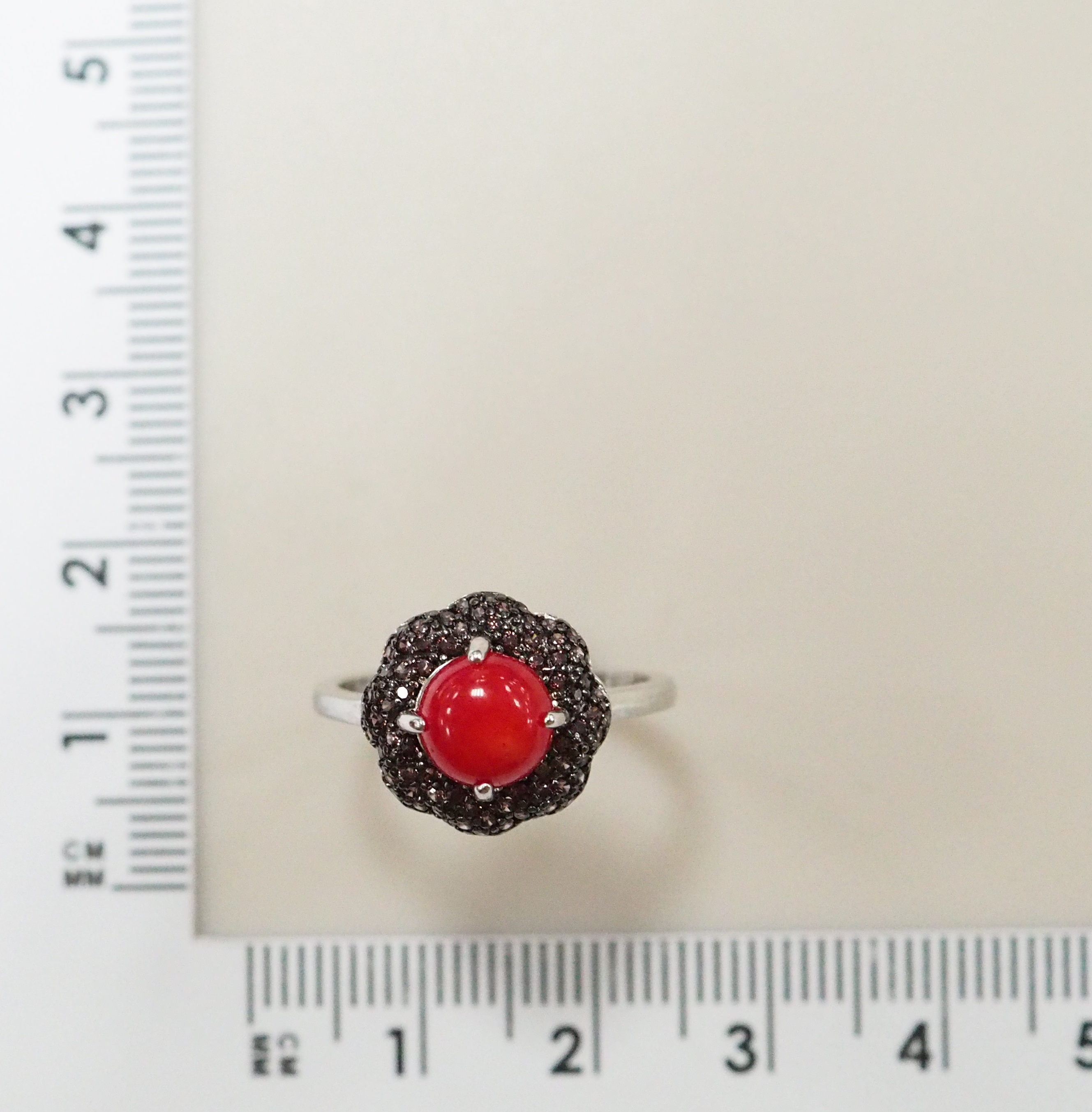 Серебряное кольцо с кораллом